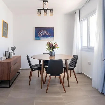 Blossom Penthouse With Jacuzzi Apartamento Vokolidha